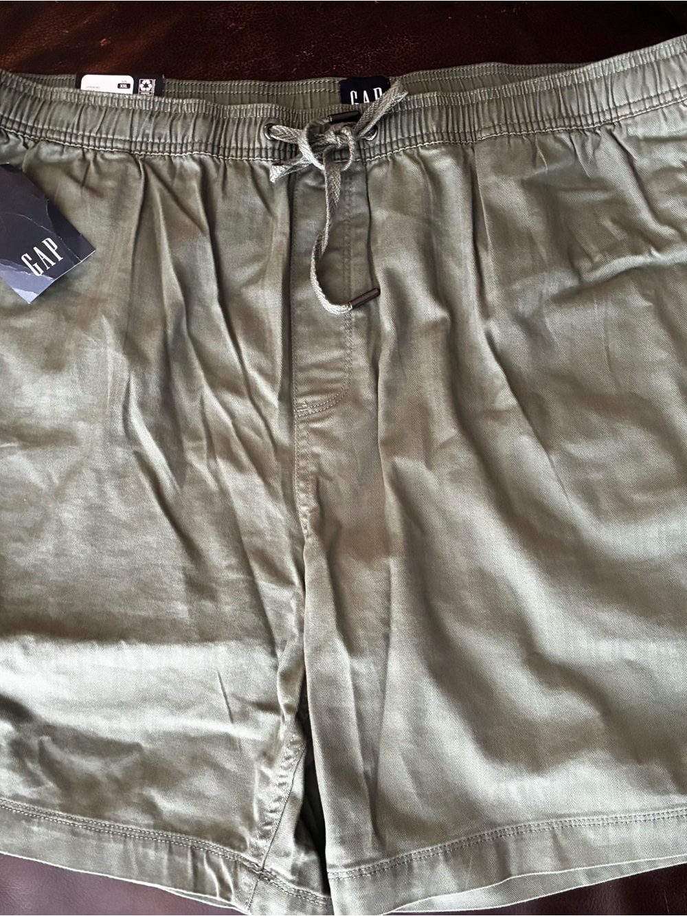 BNWT GAP Men's Olive Green Drawstring Hybrid Shorts